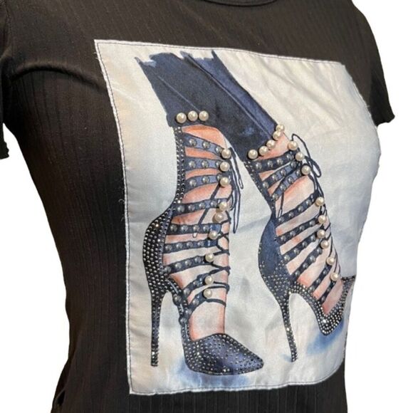 Free Kisses Stiletto Graphic Pearl and Rhinestone Embellished Top Size Small - Picture 1 of 8